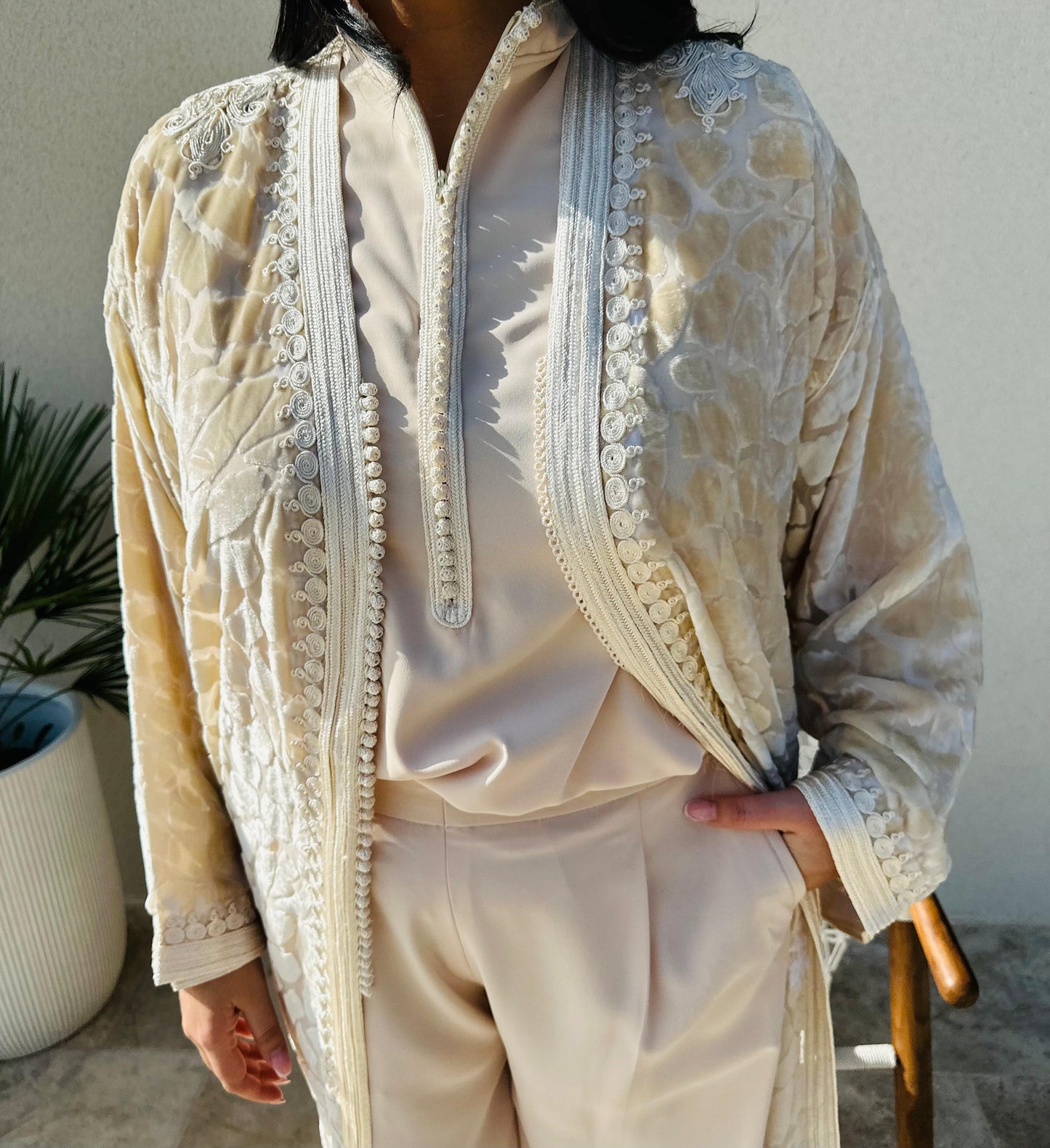 Location Kimono Brodé, Chemisier & Pantalon
