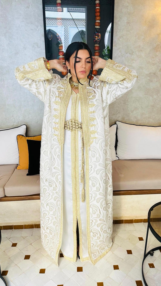 Location Caftan brocard brodé blanc & or – Élégance intemporelle