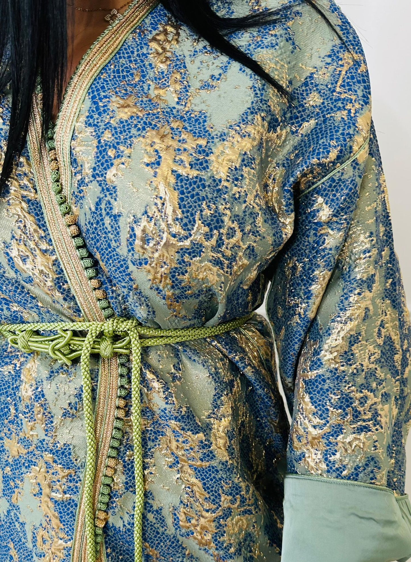 Veste brocard bleu &amp; vert sauge – Raffinement oriental